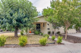401 Palm Ave, Vacaville, CA 95688-4329