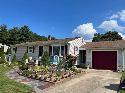 17 Long Pond Rd, Coventry, RI 02816-8839
