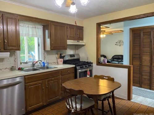 45 Celia Dr, Waterbury, CT 06705-3109
