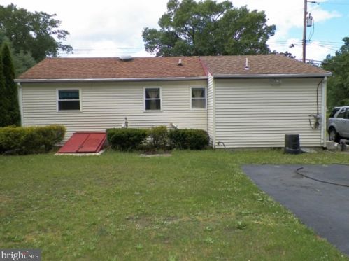 607 Weymouth Rd, Browns Mills, NJ 08015-3747