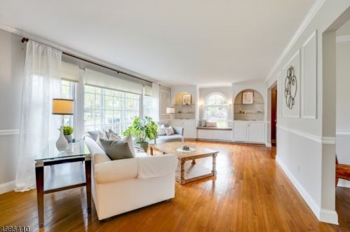 9 Rutherford Rd, Berkeley Heights, NJ 07922-2045