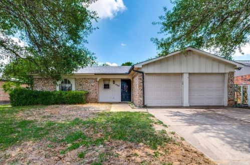 5708 Burton Ave, Fort Worth, TX 76119-1755