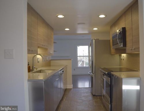 9013 Armendown Dr, Springfield VA  22152-2137 exterior