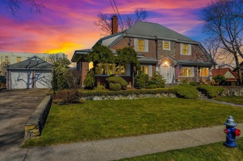 39 Norwood Ave, Providence, RI 02905-3912
