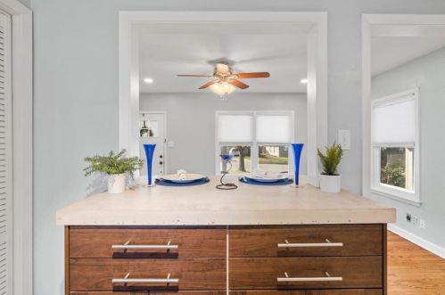 1000 Alegria Rd, Austin TX  78757-3218 exterior