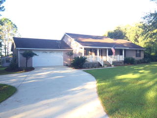 2044 Horseshoe Cove Rd, Waverly, GA 31565-2147