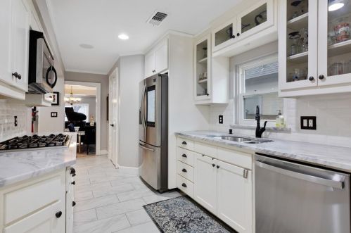 1301 Virginia Pl, Fort Worth TX  76107-2436 exterior