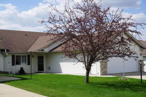305 Bear Paw Cir, Byron, MN 55920-1516