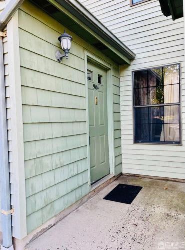 904 Woodbridge Commons Way, Iselin, NJ 08830-3026