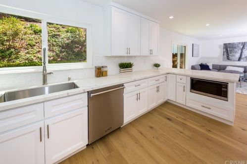 17084 Escalon Dr, Van Nuys CA  91436-3838 exterior