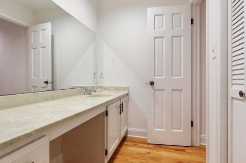 11 Ardmore Sq, Atlanta GA  30309-1821 exterior