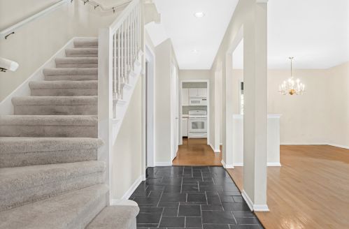 1809 Tanglewood Dr, Glenview, IL 60025-1622