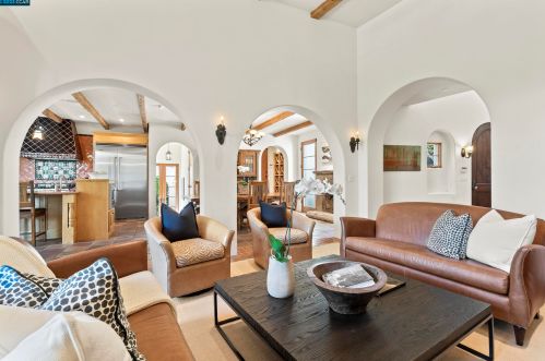 1 Dos Posos, Orinda, CA 94563-1849
