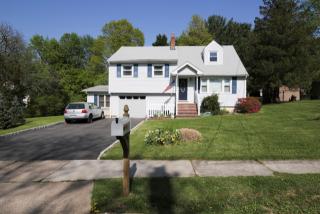 8 Garfield Rd, Wayne, NJ 07470-6427