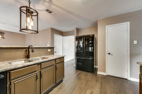 822 Clover Hl Ln, Cedar Hill TX 75104-7920 exterior