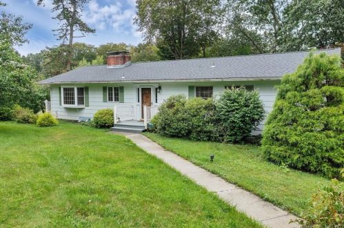 24 Laurel Hill Dr, Niantic, CT 06357-1506