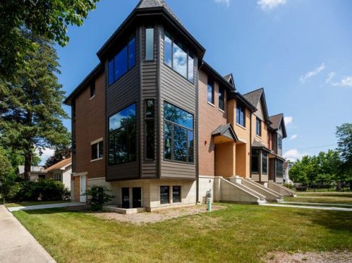 6320 Capulina Ave, Morton Grove, IL 60053-2816