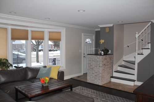8930 Parkside Ave, Morton Grove, IL 60053-2548