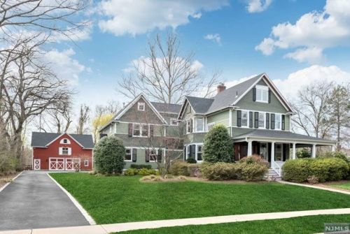 361 Grove St, Oradell, NJ 07649-2229