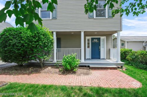 25 Spezzano Dr, Riverside, CT 06878-1320