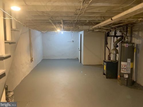 5927 4 St, Philadelphia PA 19140-2416 exterior