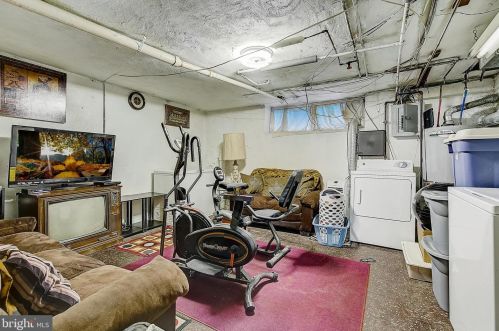 6004 10th St, Philadelphia PA 19141-3703 exterior