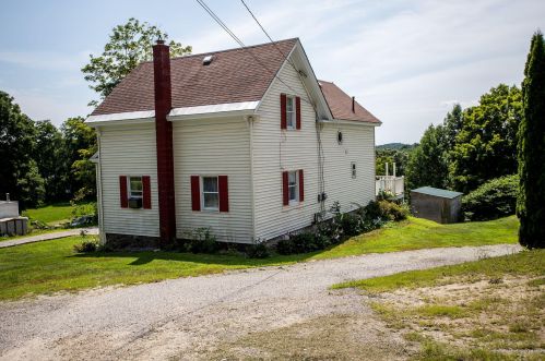 122 Elm St, Wales, ME 04280-4074