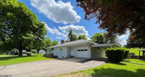 6 Regina Ln, Great Meadows, NJ 07838-2014