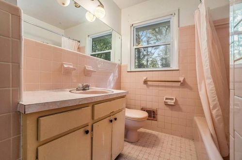 352 Harris Manor Dr, Atlanta GA  30311-2117 exterior