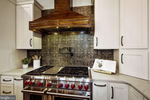 7318 Baltimore Ave, Silver Spring MD 20912-4101 exterior