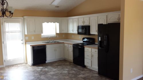 35 Hunters Trce, Porterdale, GA 30014-8442