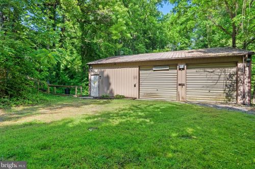 738 Sharpsburg Dr, Davidsonville MD 21035-1927 exterior