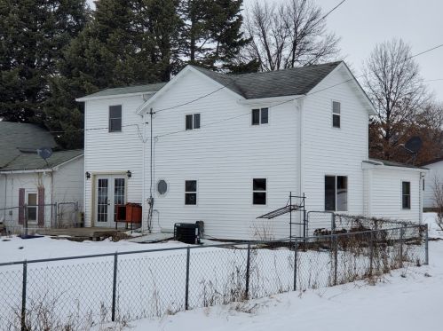 413 Wayne St, Stratford, IL 61064-1950