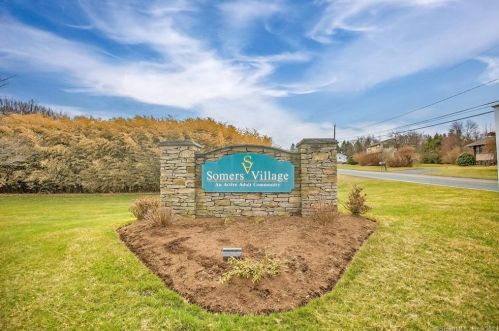14 Nutmeg Dr, Somers CT  06071-1451 exterior