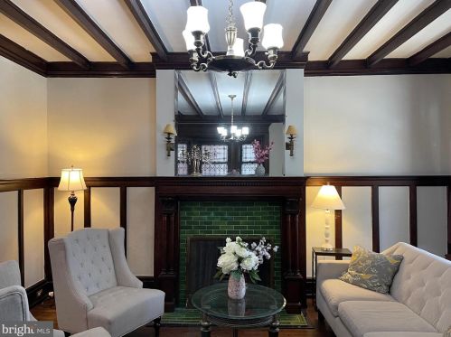 318 43rd St, Philadelphia, PA 19104-4018