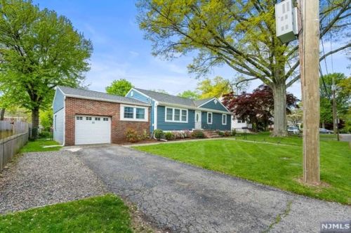 85 Laurel Ave, Dumont, NJ 07628-1710