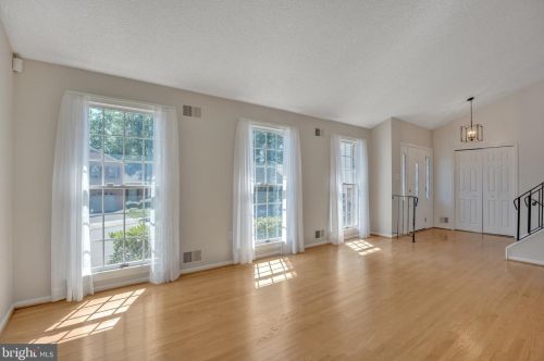 6206 Winnepeg Dr, Springfield VA  22015-3848 exterior