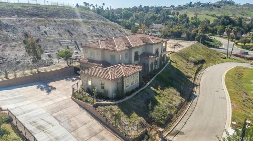 5662 Royal Ridge Ct, Riverside, CA 92506-6000
