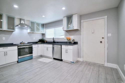 22 Fairfax St, San Rafael, CA 94901-4603