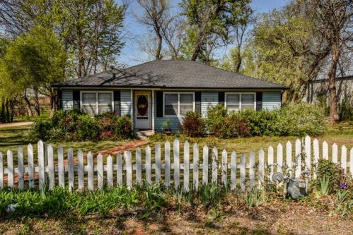 1745 Longview Ln, Mustang, OK 73064-6535