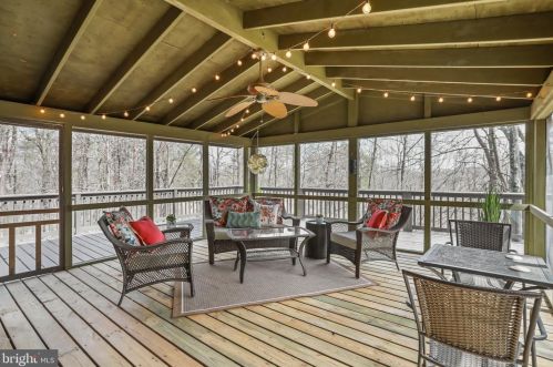 208 Pathfinder Ln, Hedgesville WV  25427-6160 exterior