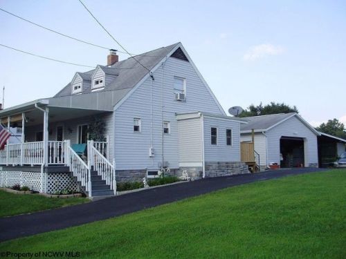 111 Fox Hill Ln, White Hall, WV 26554-2016