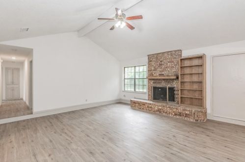 2401 Stephen Lee Dr, Fort Worth TX  76119-2701 exterior