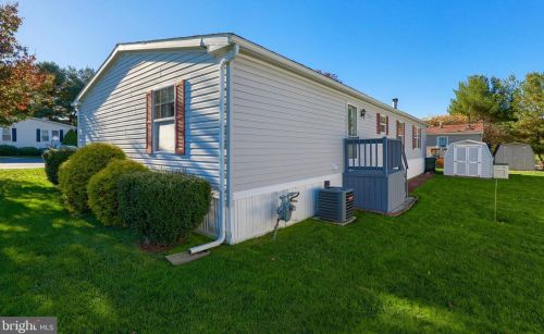 200 Cricklewood Ct, Lancaster PA  17603-2173 exterior