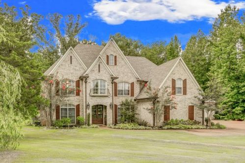 95 Aston Park Dr, Eads, TN 38028-6220