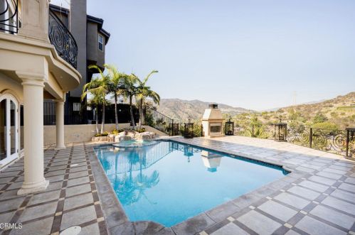 1958 Calafia St, Glendale CA  91208-2306 exterior