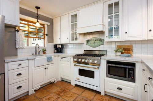 272 Hart Ln, Ben Lomond, CA 95005-9413