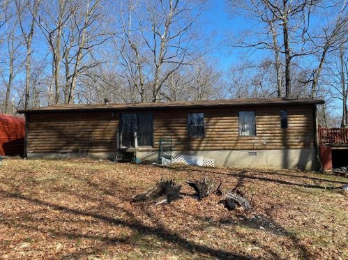 116 Oak Grove Cir, Franklin, PA 16323-3646
