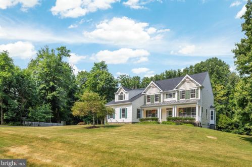 17211 Flint Farm Dr, Round Hill, VA 20141-2294