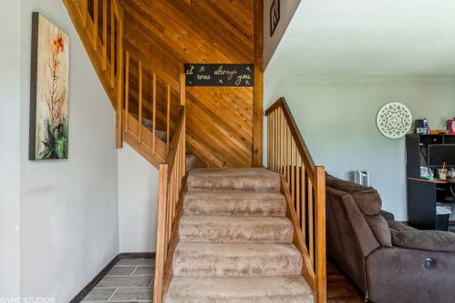 228 Stanyon Ln, Hanover Park, IL 60108-1745